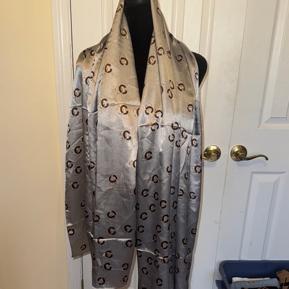 Elegant Silver Patterned Shawl - Picture 7 of 16